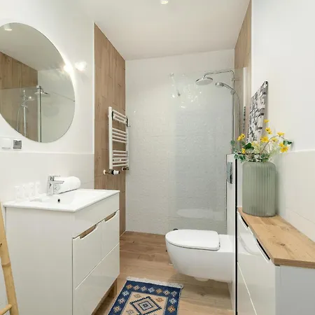 Tysiaclecia Z Balkonem I Darmowym Parkingiem By Renters Apartment *
