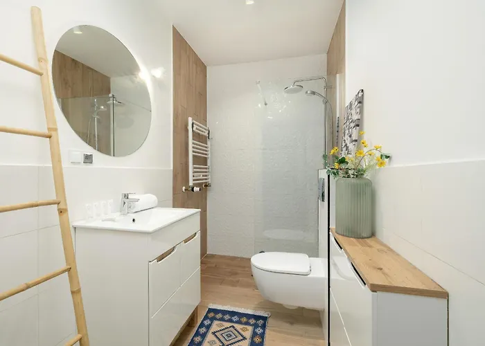 Tysiaclecia Z Balkonem I Darmowym Parkingiem By Renters Διαμέρισμα *