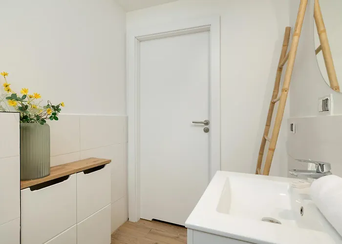 Tysiaclecia Z Balkonem I Darmowym Parkingiem By Renters Κατοβίτσε