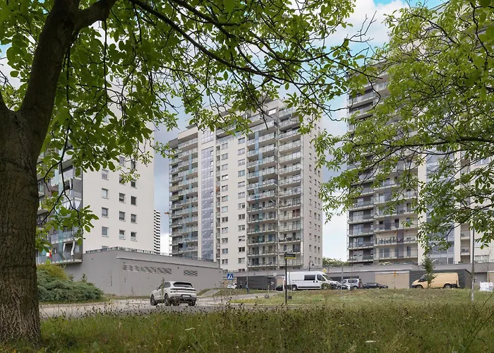 Tysiaclecia Z Balkonem I Darmowym Parkingiem By Renters Κατοβίτσε